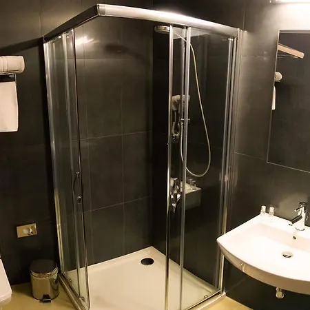 מלון Pivotel Mmx 3*